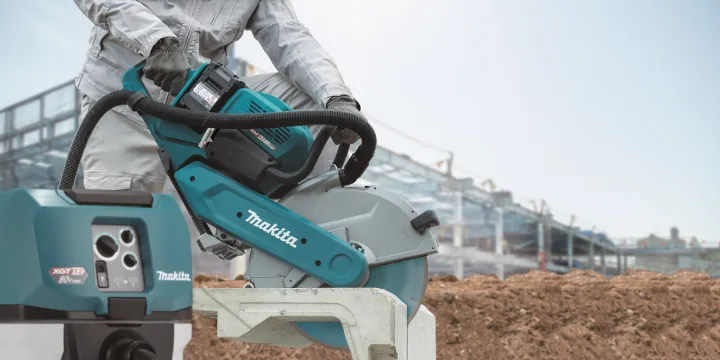 Pracovník používající makita